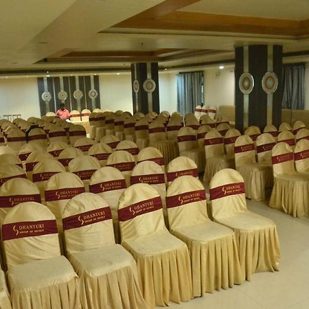 Hotel Sitara Grand Hyderabad Esterno foto