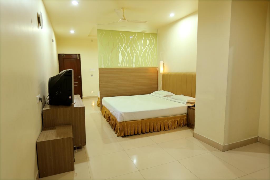 Hotel Sitara Grand Hyderabad Esterno foto