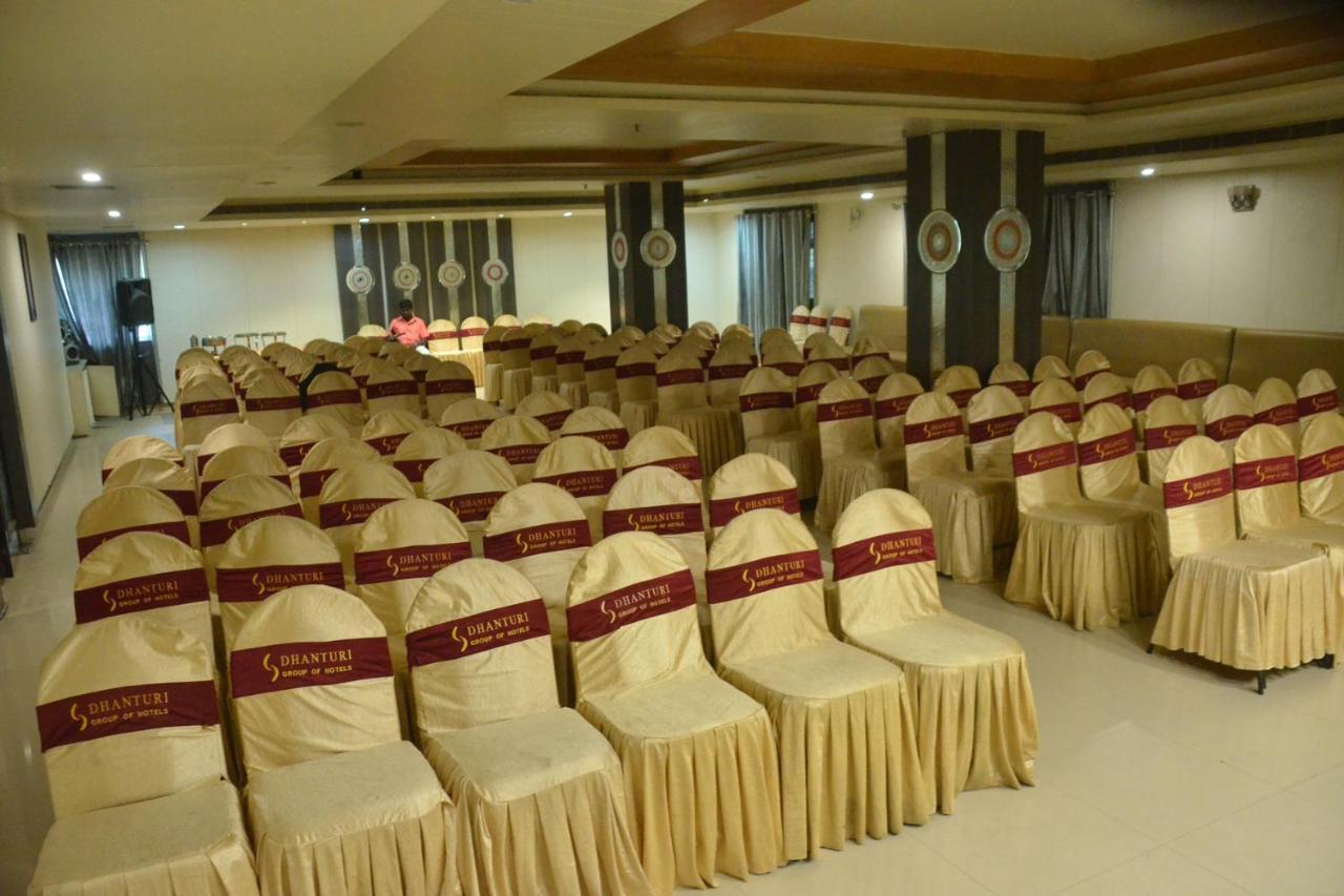 Hotel Sitara Grand Hyderabad Esterno foto